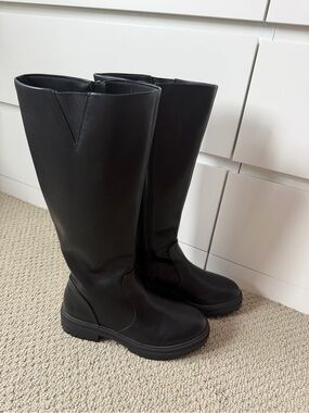 GAP Classic Black Knee-High Women's Boots size 8